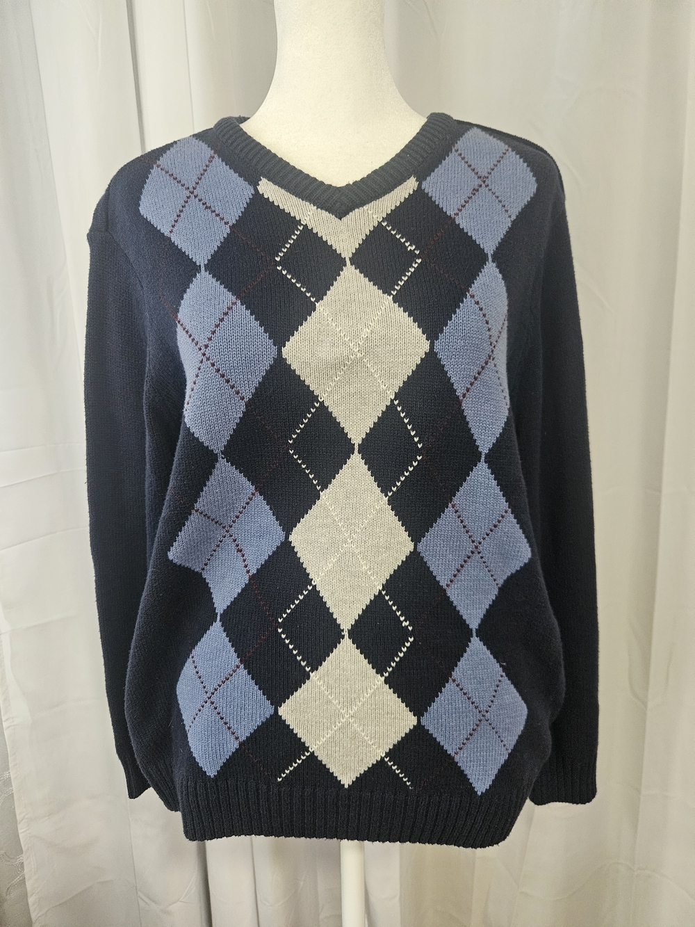 SilverLake Classic Women's Navy Argyle V-Neck Sweater - Size L